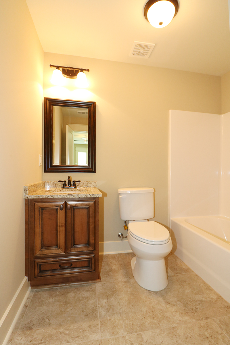 104 Scarlett Oak – Bonus Room Bathroom