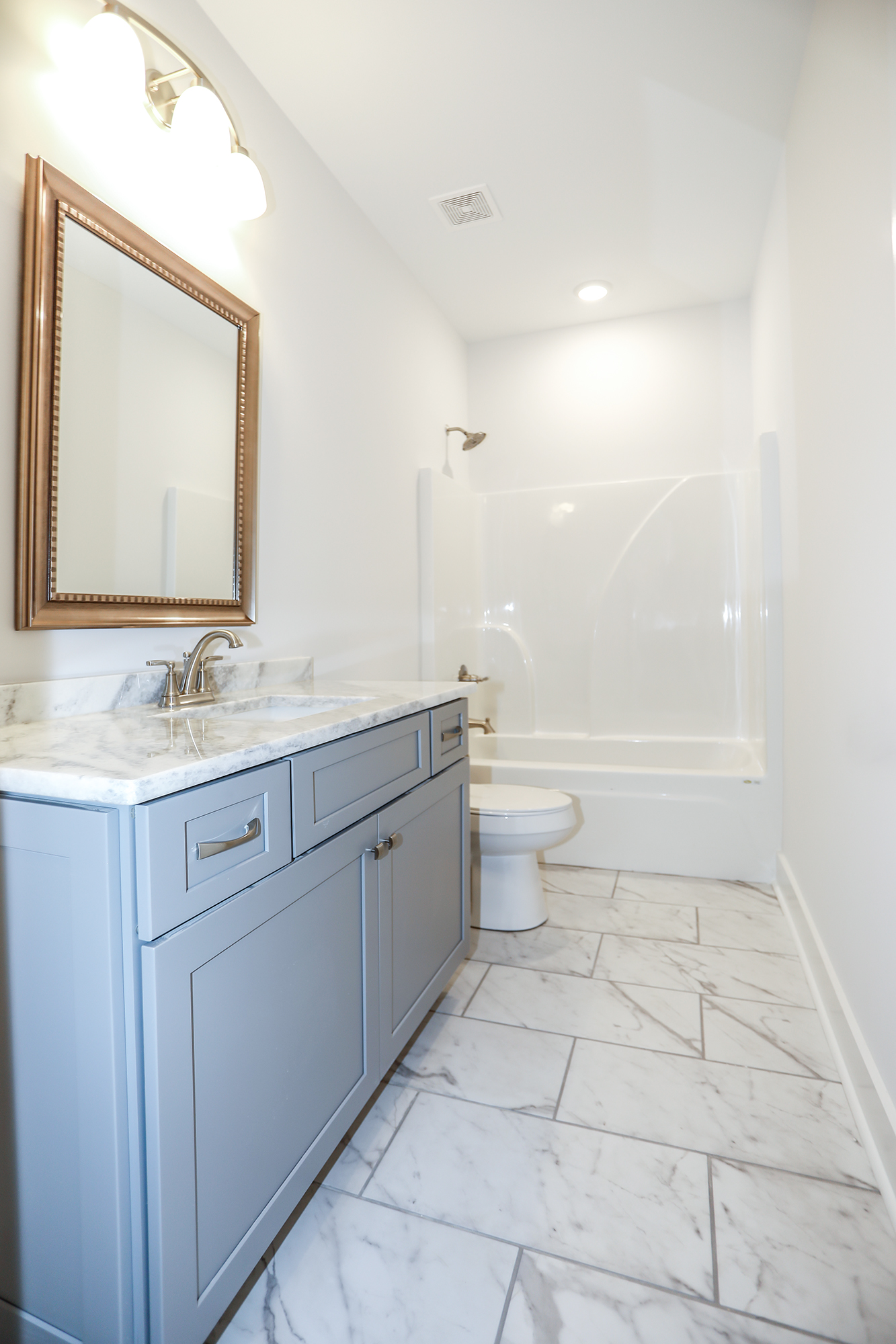 307 Foxberry Nook – 2nd Bathroom
