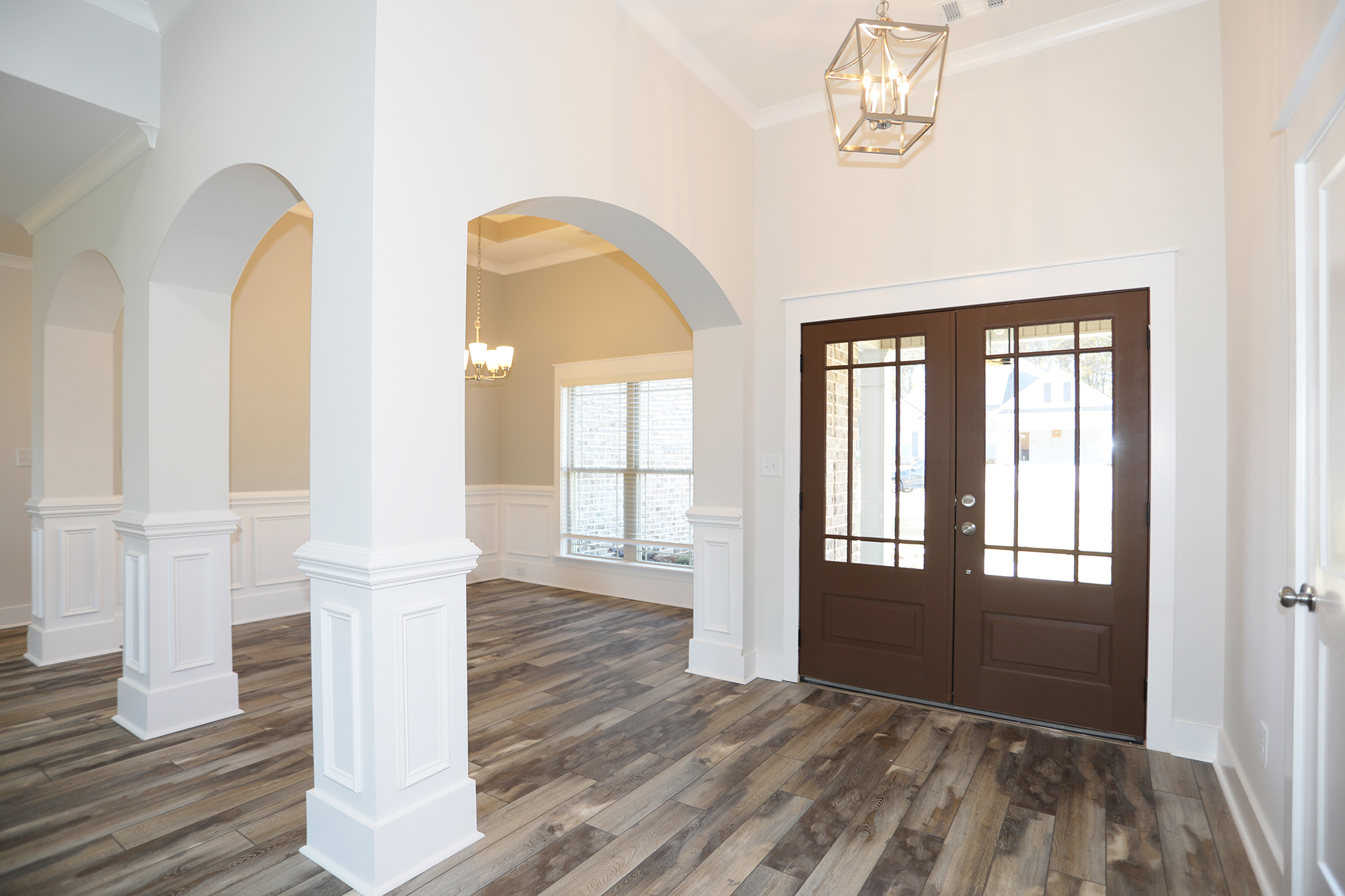 407 Rustic Live Oak – Foyer 2